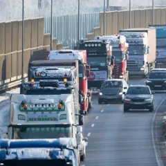 Stawki za kilometr 2026: Ile naprawdę zarobisz na transporcie?